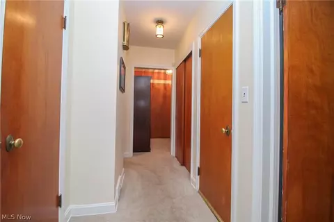 Entry Way - 804 Crestview Dr, Boardman, OH 44512 photo 4 of 5
