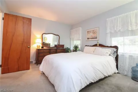 Bedroom - 804 Crestview Dr, Boardman, OH 44512 photo 4 of 6