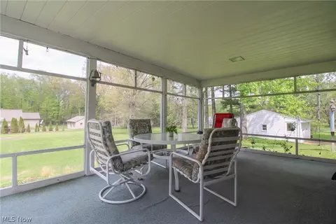 Exterior - 804 Crestview Dr, Boardman, OH 44512 photo 5 of 15