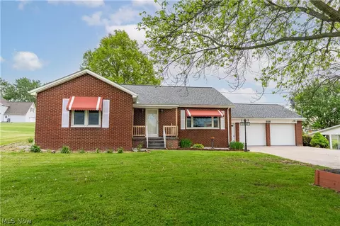 818 Canton Rd NW, Carrollton, OH 44615
