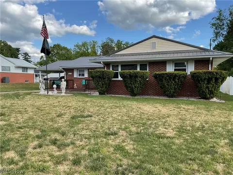 800 Boso Ave, Ravenswood, WV 26164