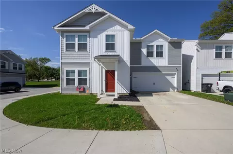 460 Auld Farm Cir, Akron, OH 44320