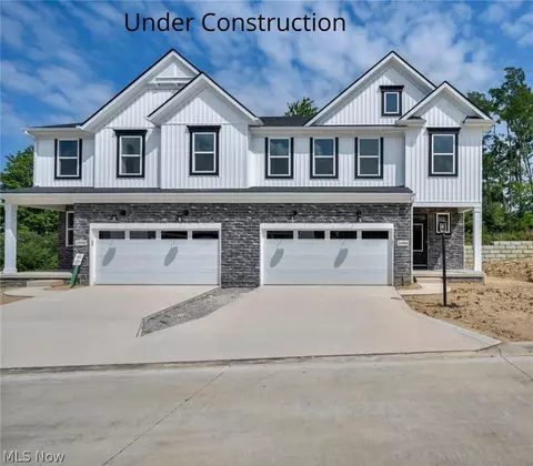 2079 Glenmont Dr, Brunswick, OH 44212