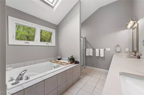 Bath - 5045 Crofton Ave, Solon, OH 44139 photo 3 of 5
