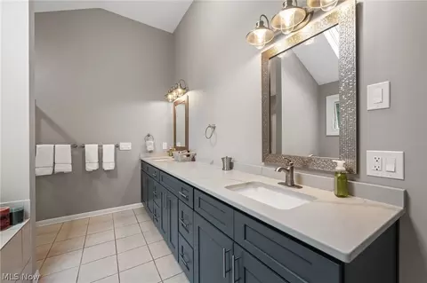 Bath - 5045 Crofton Ave, Solon, OH 44139 photo 4 of 5