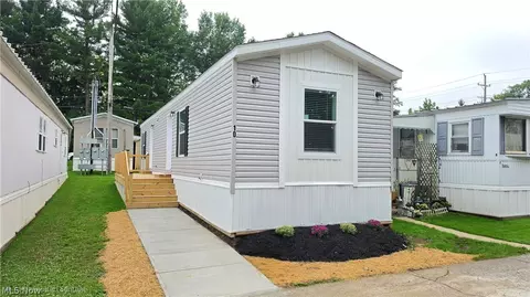 9735 Chillicothe Rd #10, Kirtland, OH 44094