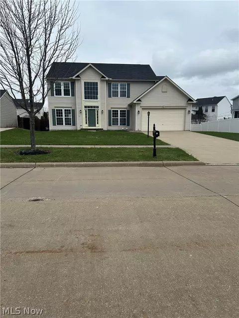 82 Stonesthrow Dr, Berea, OH 44017