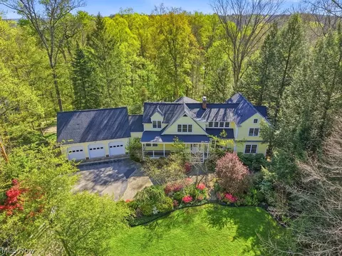 50 Park Ln, Chagrin Falls, OH 44022