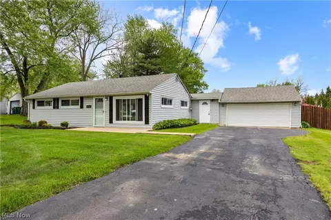 9868 Ridgewood Dr, Twinsburg, OH 44087