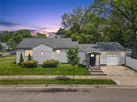1043 Slosson St, Akron, OH 44320