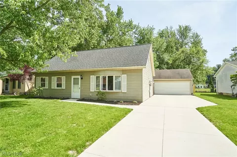 231 College Park Dr, Elyria, OH 44035