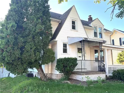 145 S Vine St, Columbiana, OH 44408