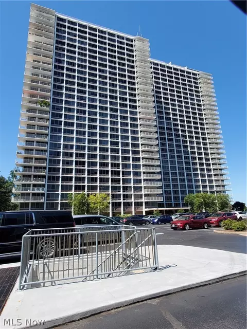 12700 Lake Ave #804, Lakewood, OH 44107