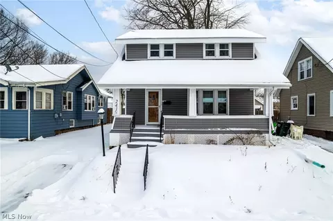 241 24th St NW, Barberton, OH 44203