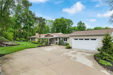 10661 Kent Ave NE, Hartville, OH 44632