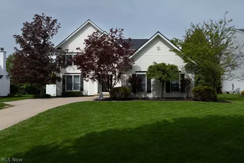 8409 Forest View Dr, Olmsted Falls, OH 44138