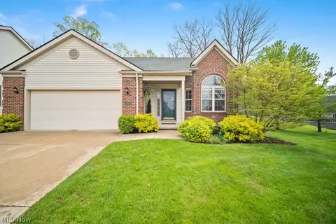 300 Eagleton Ct, Macedonia, OH 44056