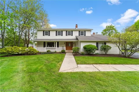 8730 Bainbridge Rd, Chagrin Falls, OH 44023