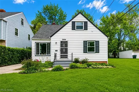 3694 Grosvenor Rd, Cleveland Heights, OH 44118