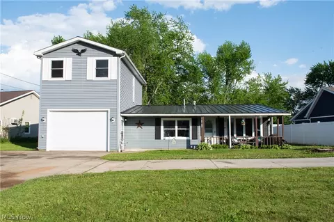 12197 Melody Ln, Grafton, OH 44044
