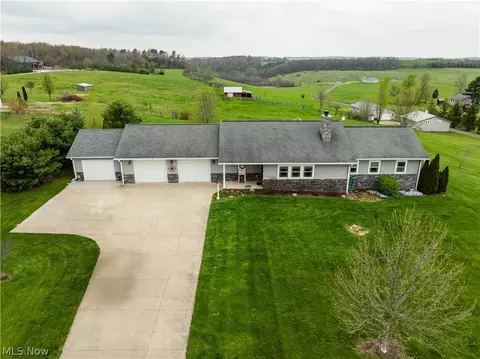 4586 Hardy Ridge Rd NW, Dundee, OH 44624