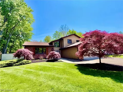 5275 Lenore Dr, Mentor, OH 44060