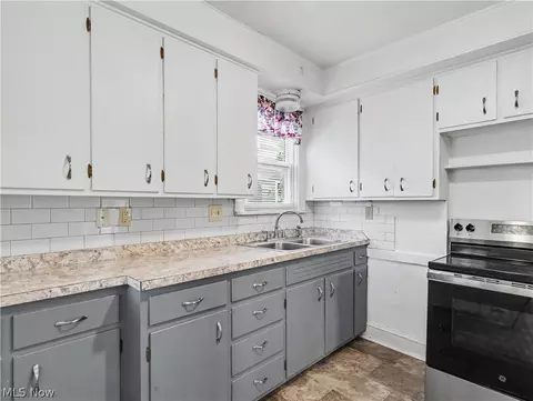 Kitchen - 190 E Brookside Ave, Akron, OH 44301 photo 1 of 2