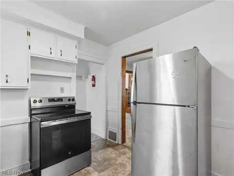 Entry Way - 190 E Brookside Ave, Akron, OH 44301 photo 1 of 1