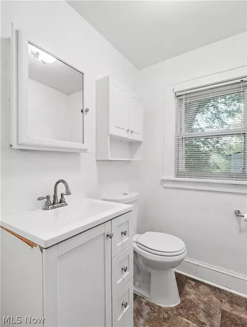 Bath - 190 E Brookside Ave, Akron, OH 44301 photo 1 of 3