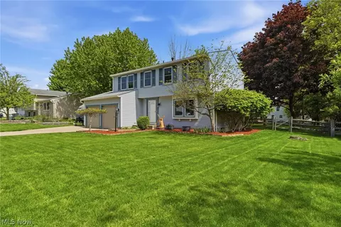 915 Old Farm Trl, Medina, OH 44256