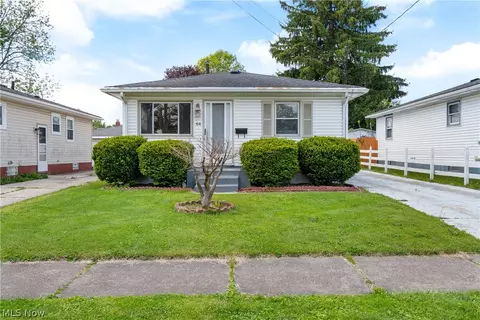 64 Kreiner Ave, Akron, OH 44312