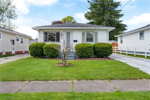 64 Kreiner Ave, Akron, OH 44312