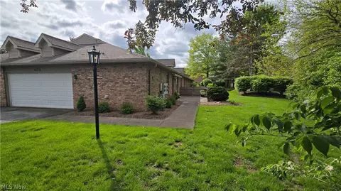 2708 Shakespeare Ln #2708, Avon, OH 44011
