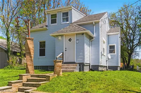 1646 Royal Ave NE, Canton, OH 44705