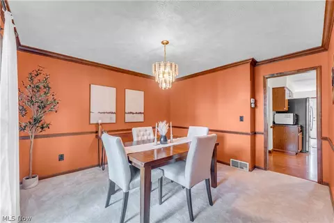 Dining - 4320 E Sprague Rd, Broadview Heights, OH 44147 photo 3 of 4