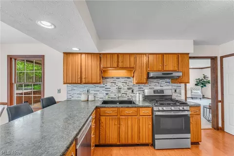 Kitchen - 4320 E Sprague Rd, Broadview Heights, OH 44147 photo 3 of 3