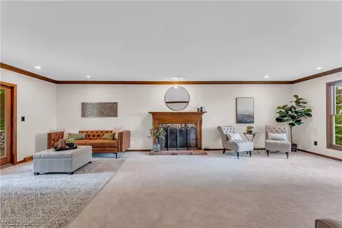 Living - 4320 E Sprague Rd, Broadview Heights, OH 44147 photo 2 of 4