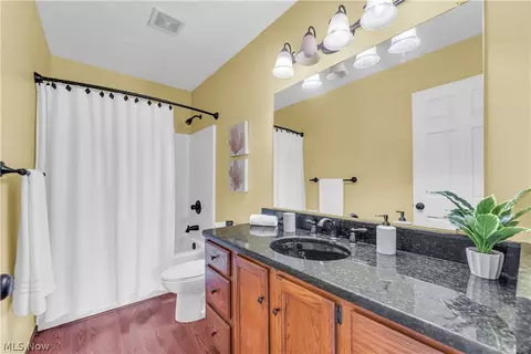 Bath - 4320 E Sprague Rd, Broadview Heights, OH 44147 photo 3 of 5