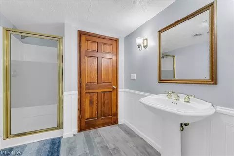 Bath - 4320 E Sprague Rd, Broadview Heights, OH 44147 photo 4 of 5