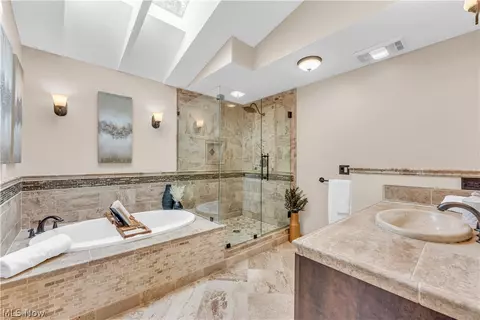 Bath - 4320 E Sprague Rd, Broadview Heights, OH 44147 photo 1 of 5