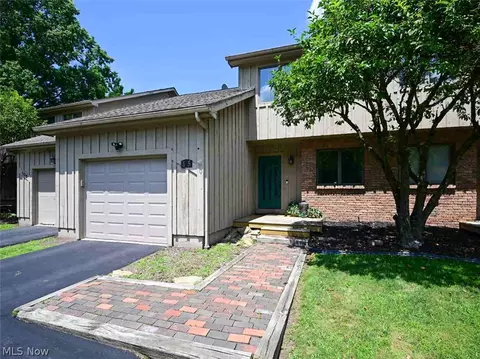 105 Topaz Trl, Cortland, OH 44410