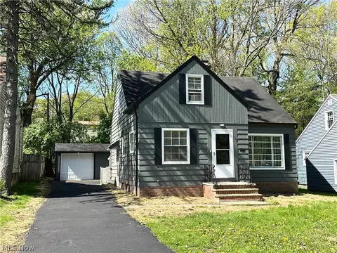 982 Quarry Dr, Cleveland Heights, OH 44121