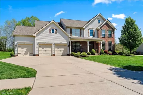 2886 Parnham Dr, Medina, OH 44256