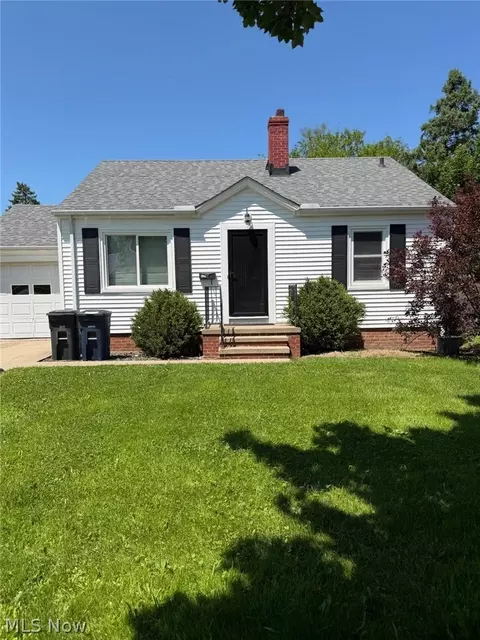 5141 Bridgewater Rd, Lyndhurst, OH 44124