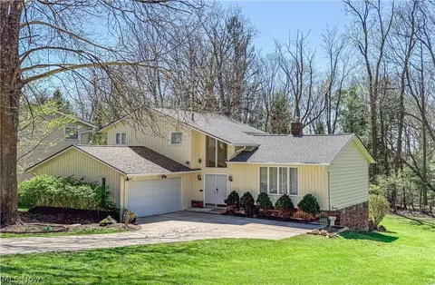 33170 Ledge Hill Dr, Solon, OH 44139