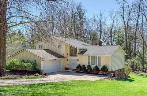 33170 Ledge Hill Dr, Solon, OH 44139