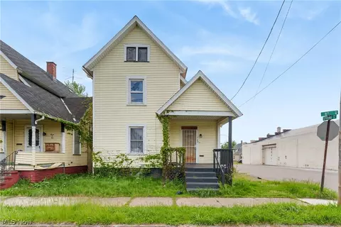 700 8th St NE, Canton, OH 44704
