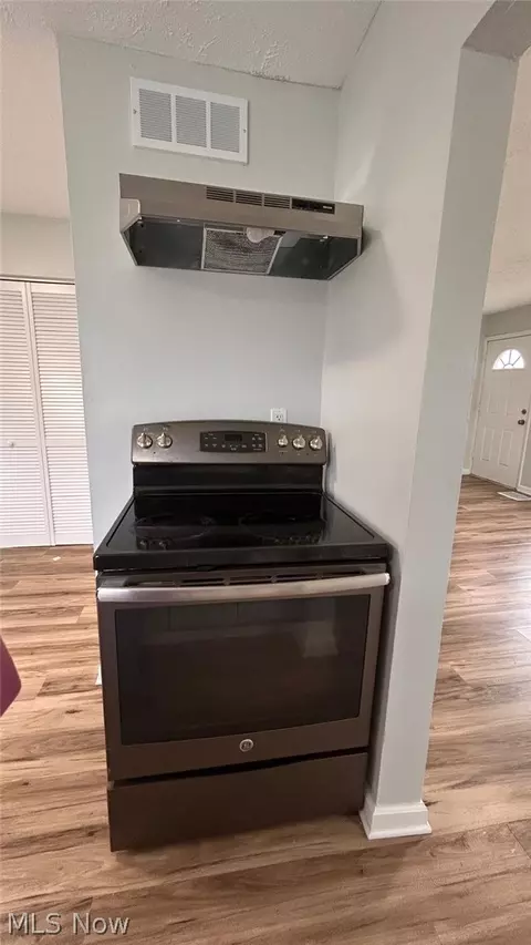 Kitchen - 4061 Gregus Ave, Lorain, OH 44055 photo 3 of 6