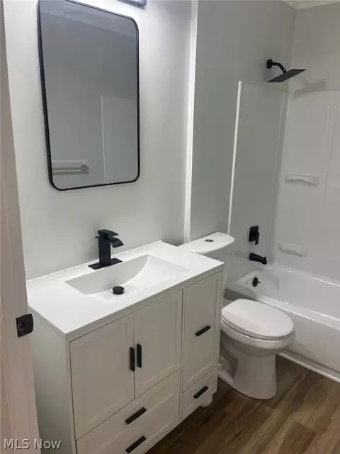 Bath - 4061 Gregus Ave, Lorain, OH 44055 photo 2 of 3