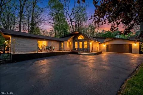 1361 Main St, Lakemore, OH 44250